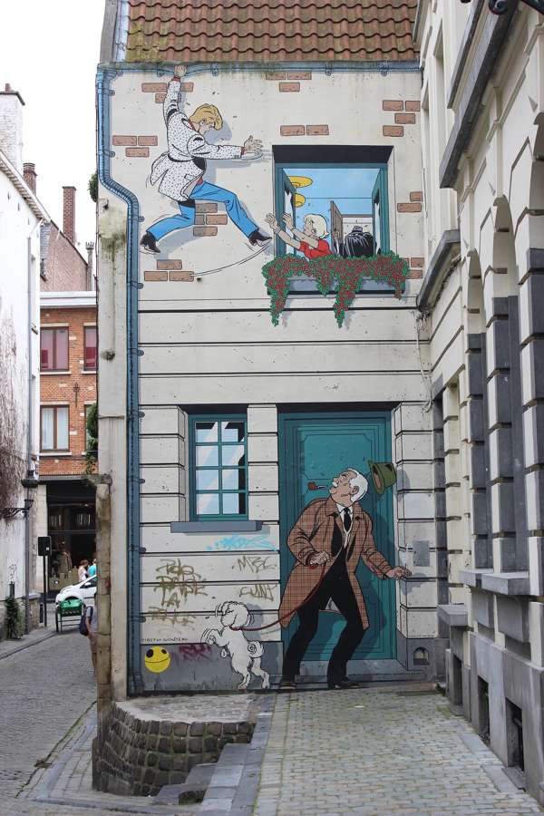Brussels wall comic mural